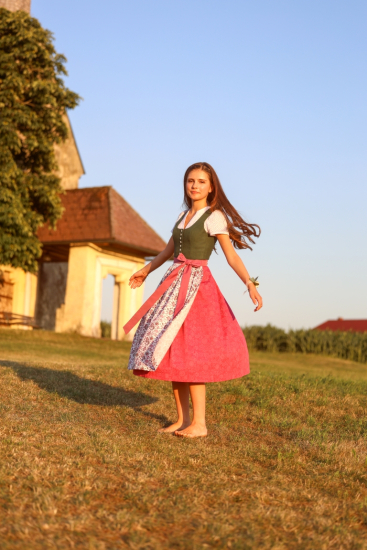 Madl-Dirndl JUNGES AUSSEE